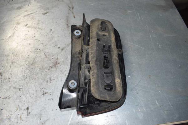 FEU ARRIERE GAUCHE NISSAN - Vue 2